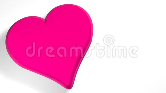 我爱你的话从一颗粉红色弹性的心的内部出来在白色的地板上伸展着心脏的表面视频的预览图