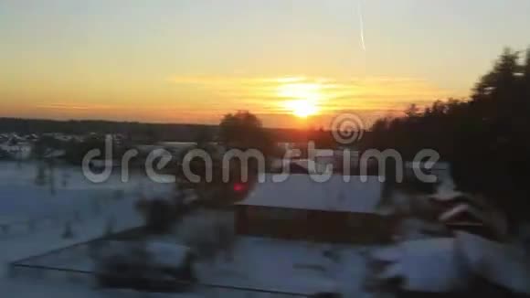 日落时可观赏高速列车视频的预览图