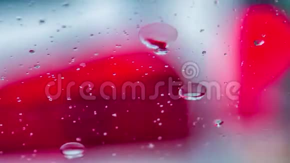 雨中雨滴在车窗上视频的预览图