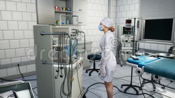 一位女医学科学家在一个医学实验室里用触摸屏电脑工作视频的预览图