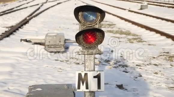 铁路线路与冬雪的距离视频的预览图