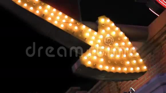 灯泡的大箭头标志视频的预览图
