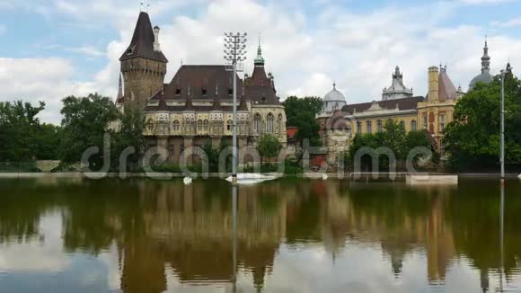 瓦达洪亚德城堡布达佩斯匈牙利时间推移4K视频的预览图