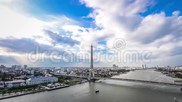 时间推移曼谷拉马八世大桥跨越赵法拉河视频的预览图
