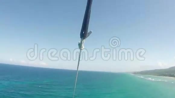 在加勒比海从船后航行的帆船极限夏季运动视频的预览图