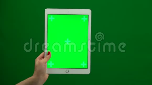 手提电脑在绿色屏幕上视频的预览图