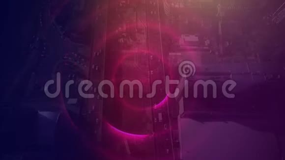 带有深紫滤镜的巨大通讯方式的城市视野视频的预览图