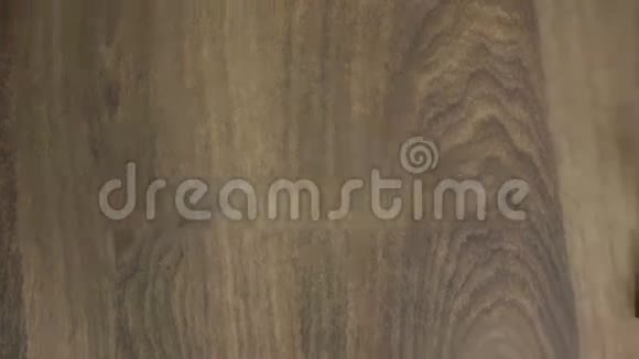 木质背景的袖口视频的预览图