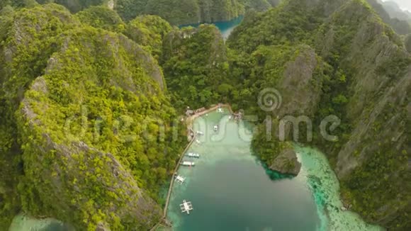 非常美丽的泻湖有船菲律宾的天堂岛克伦湖菲什耶景色视频的预览图