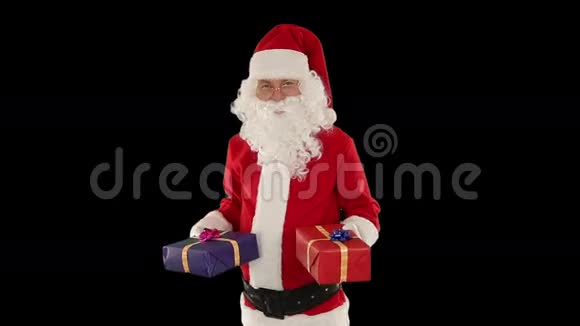 圣诞老人给礼物加了重量而不是黑色的视频的预览图