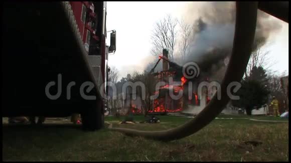 家庭火灾1616视频的预览图