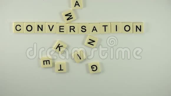 会话营销用字母Tiles扩展视频的预览图
