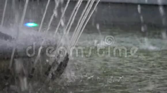 关闭基辅喷泉清泉日流水视频的预览图