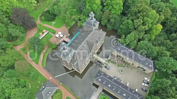 Hugenpoet古堡的鸟瞰图视频的预览图