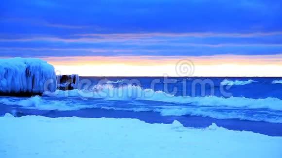 密歇根湖冬季日落视频的预览图