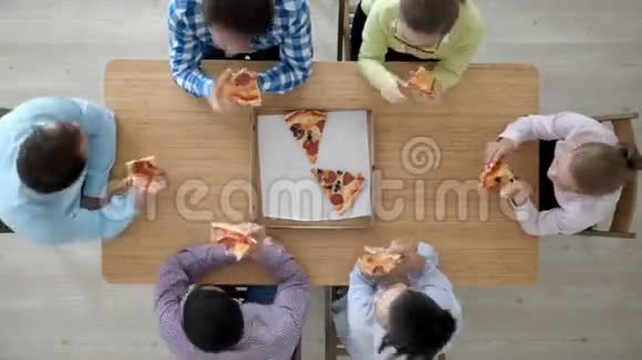 吃披萨的人视频的预览图
