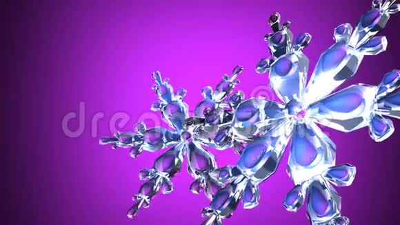 紫色背景上清晰的雪晶视频的预览图