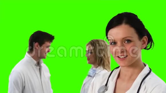 医生谈话的绿色屏幕录像视频的预览图