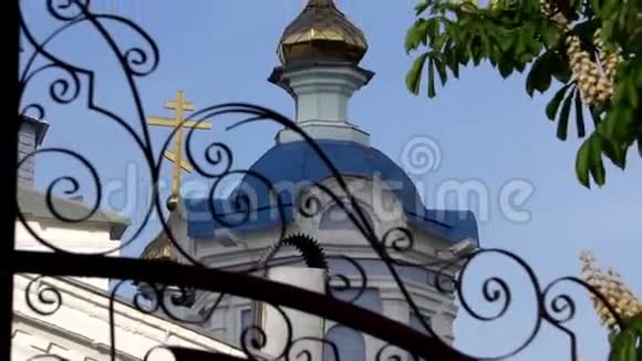 普通教堂镀金省城的城市建筑视频的预览图