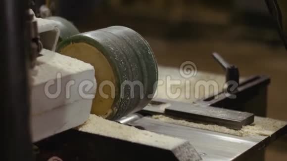 锯木厂木工连接机用完的木板视频的预览图