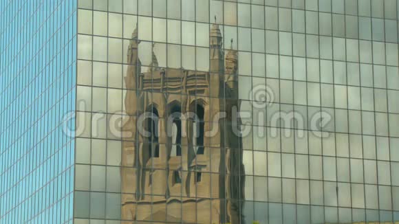 哥特式大教堂的现代反映视频的预览图