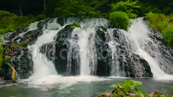 保加利亚的瀑布DokuzakStrandja视频的预览图