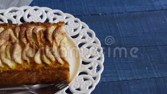 健康自制的苹果胡萝卜切片配米粉无麸质和无乳制馅饼视频的预览图