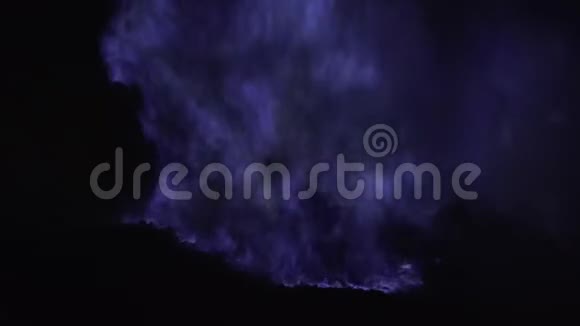 卡瓦伊根火山的蓝硫火视频的预览图