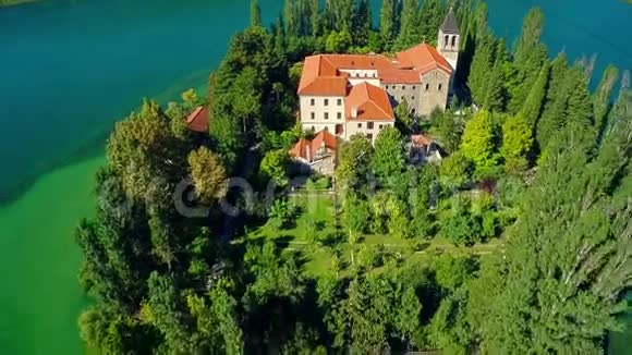 维索瓦茨修道院空中提升射击视频的预览图