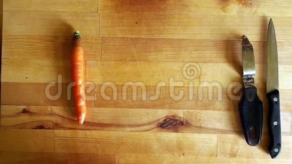 清洗橙红萝卜备餐视频的预览图