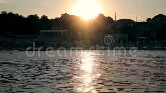 日落时黑海海岸线景观视频的预览图