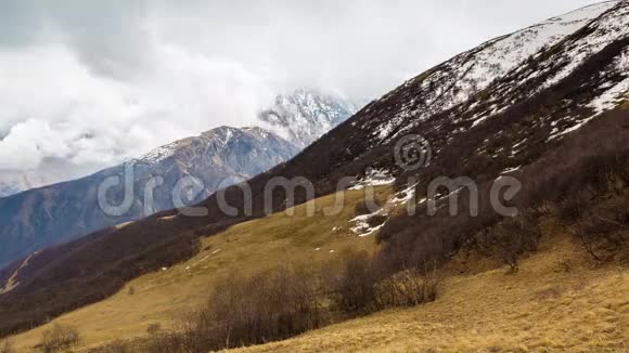 间隔射击俄罗斯高加索山北奥塞梯形成雨云穿越阿洪斯孔姆视频的预览图