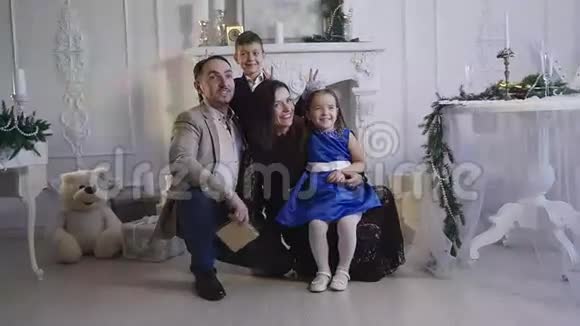 家庭新年照片闪光灯视频的预览图