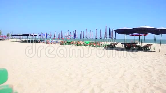 查姆海滩的家具视频的预览图