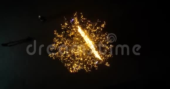 乌克兰乌日戈罗德夜间童话圣诞树的惊人鸟瞰图视频的预览图