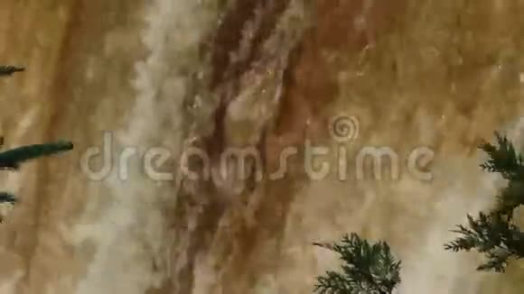 在西北地区一个强大的瀑布视频的预览图
