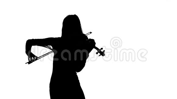 玩小提琴的女孩白色背景的剪影慢动作视频的预览图