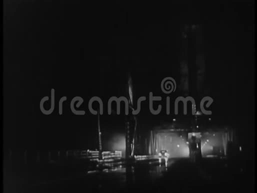 晚上在加州洛杉矶桥上停车视频的预览图