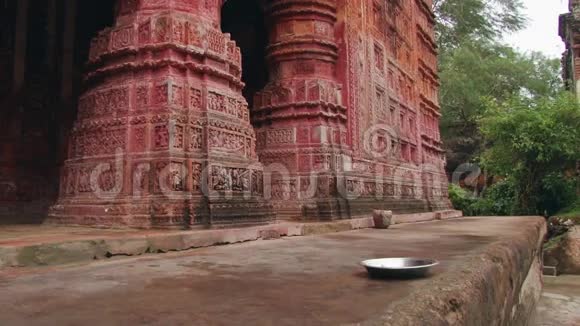 美丽的潘查拉特纳Govinda印度教寺庙的外部在普提亚孟加拉国视频的预览图