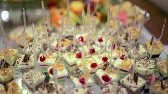 婚礼庆典玻璃透明盘子糖果视频的预览图