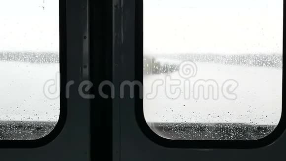 雨窗动火车视频的预览图