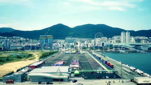 抵达韩国釜山港的大型游轮视频的预览图