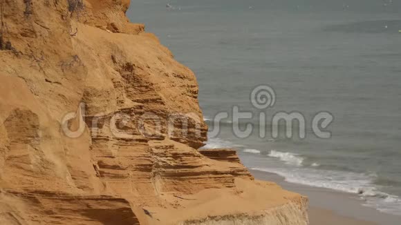 悬崖和海水视频的预览图