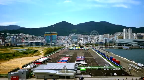抵达韩国釜山港的游轮视频的预览图