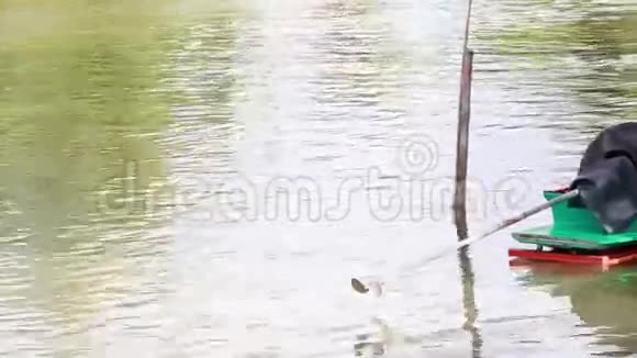 泰国渔民近江摩托艇视频的预览图