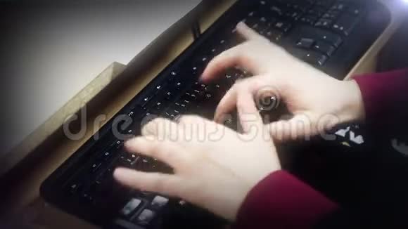 用10个手指的键盘视频的预览图