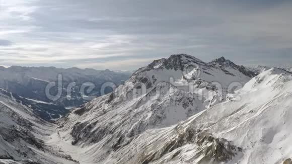 阿尔卑斯山的山脉视频的预览图