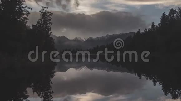 新西兰山上的云视频的预览图