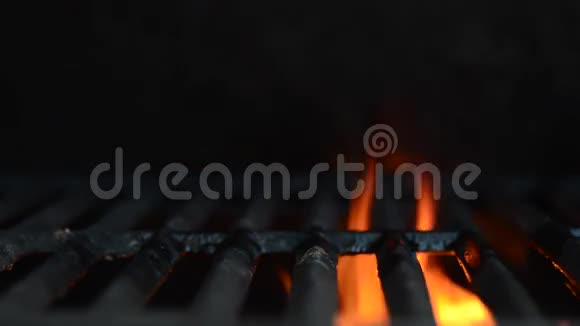 火焰火焰烧烤循环视频的预览图
