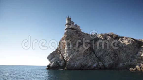 在黑海岩石上的燕子巢城堡视频的预览图